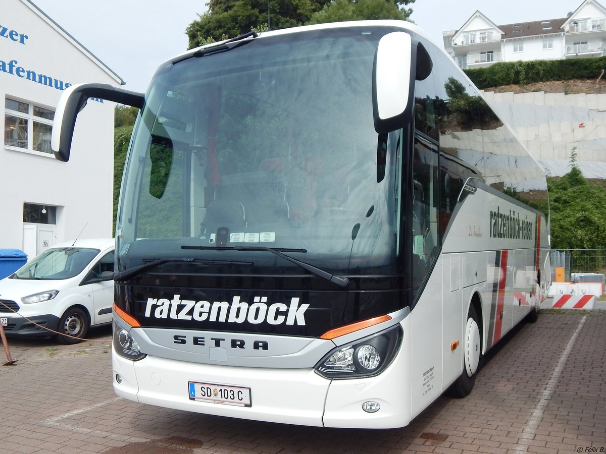 Setra 515 HD von Ratzenböck aus Deutschland im Stadthafen Sassnitz.