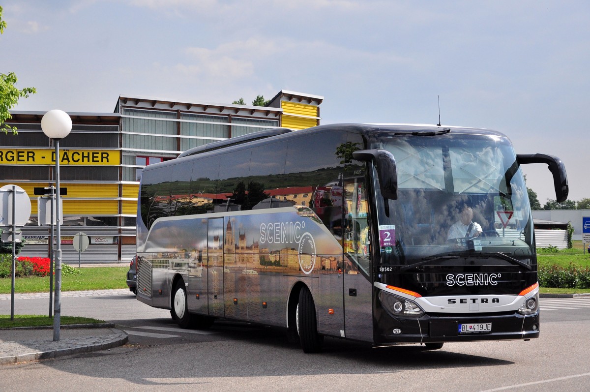 Setra 515 HD von Scenic tours ( Blaguss) aus der Slowakei im Mai 2015 in Krems.