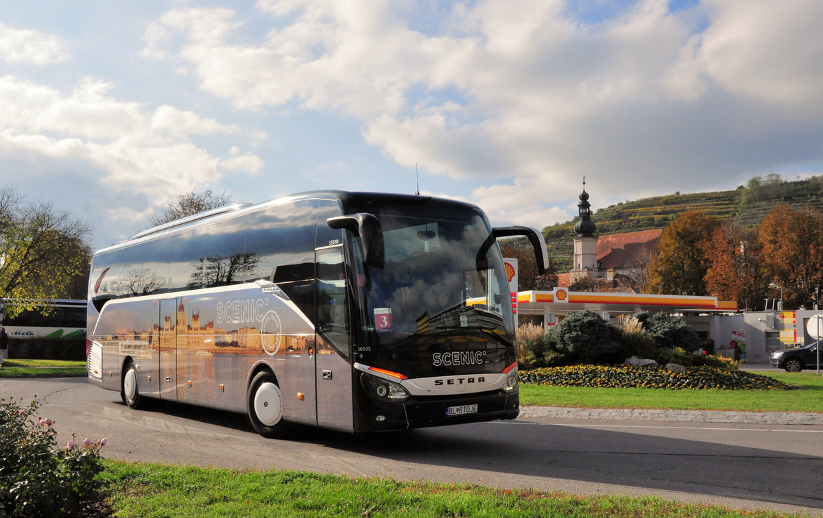 Setra 515 HD von Scenic Tours aus der SK in Krems gesehen.