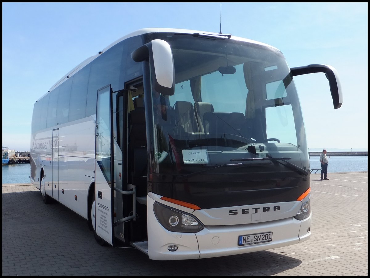 Setra 515 HD von Schröder Neuss aus Deutschland im Stadthafen Sassnitz.