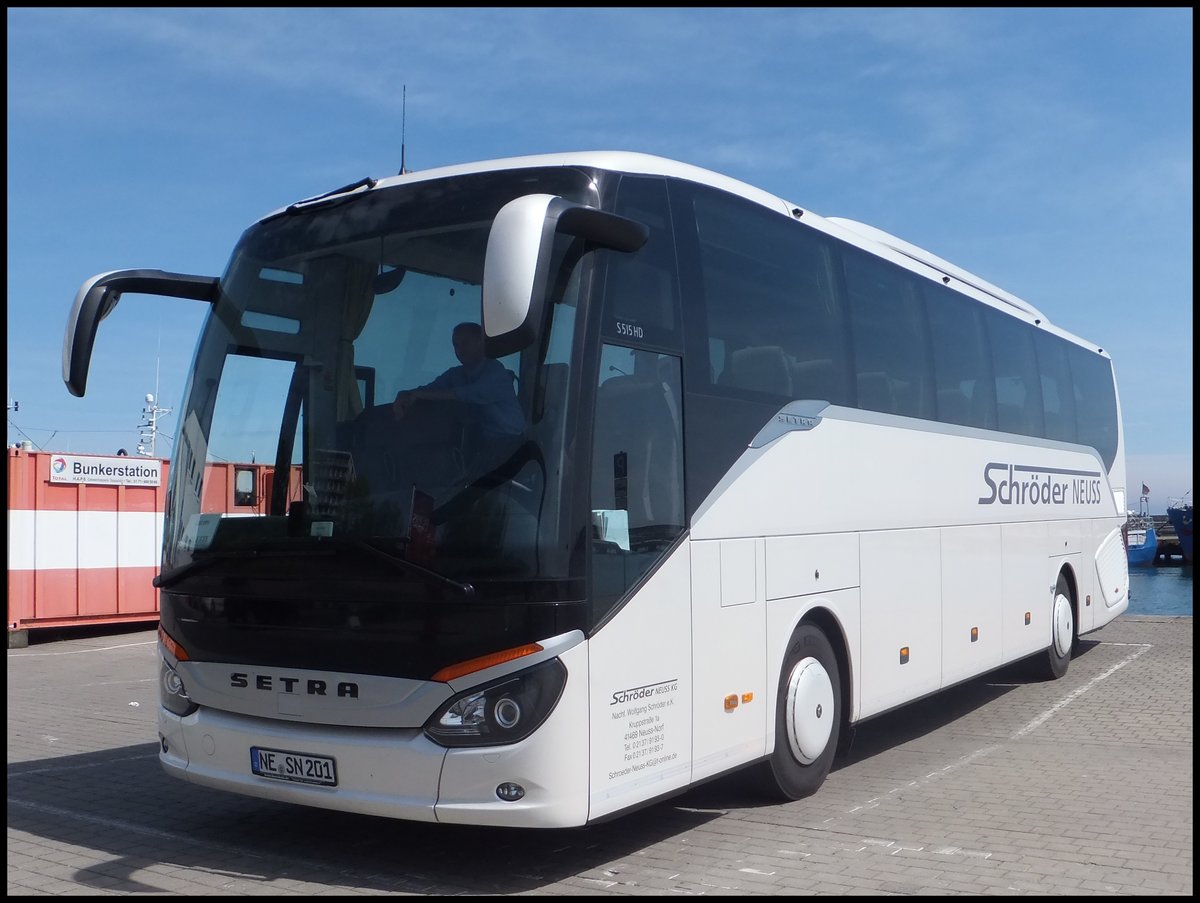 Setra 515 HD von Schröder Neuss aus Deutschland im Stadthafen Sassnitz.