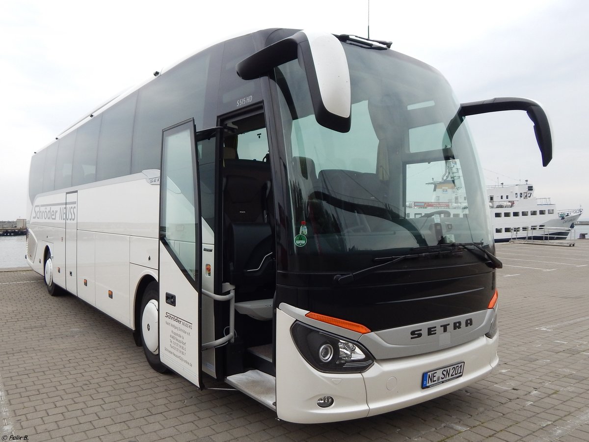 Setra 515 HD von Schröder Neuss aus Deutschland im Stadthafen Sassnitz. 