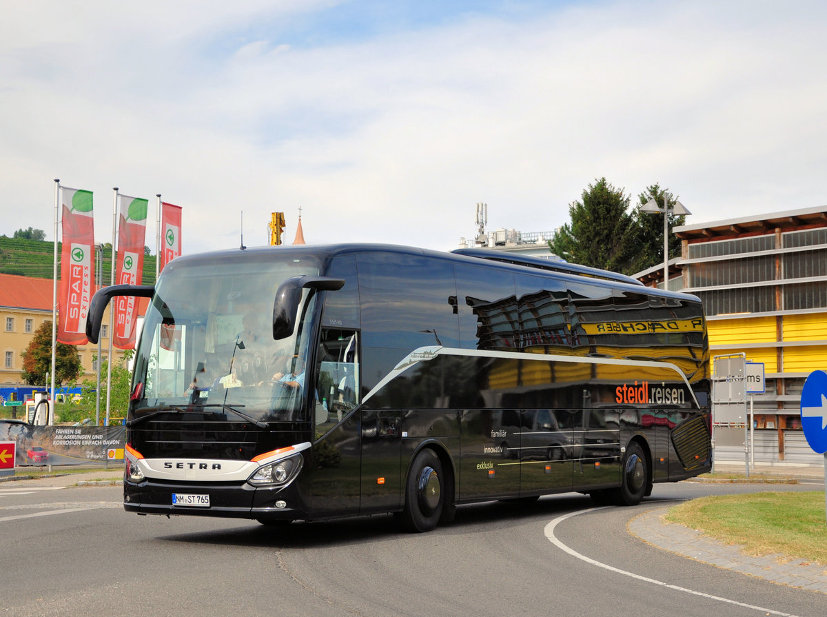 Setra 515 HD von Steidl Reisen aus der BRD in Krems gesehen.