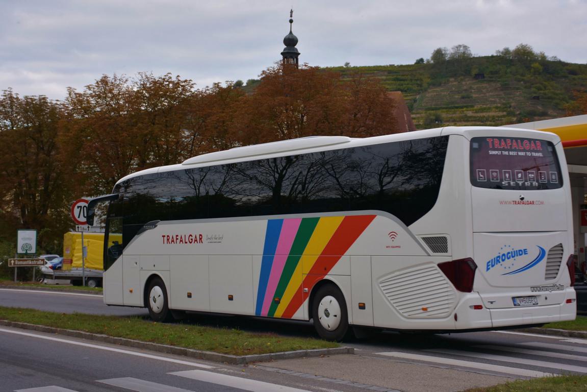 Setra 515 HD von Trafalgar Reisen aus Ungarn 10/2017 in Krems.