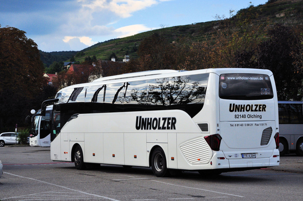 Setra 515 HD von UNHOLZER Reisen aus der BRD in Krems.