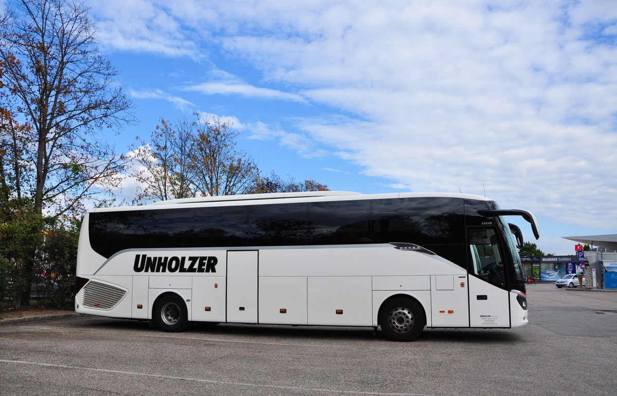 Setra 515 HD von UNHOLZER Reisen aus der BRD in Krems.