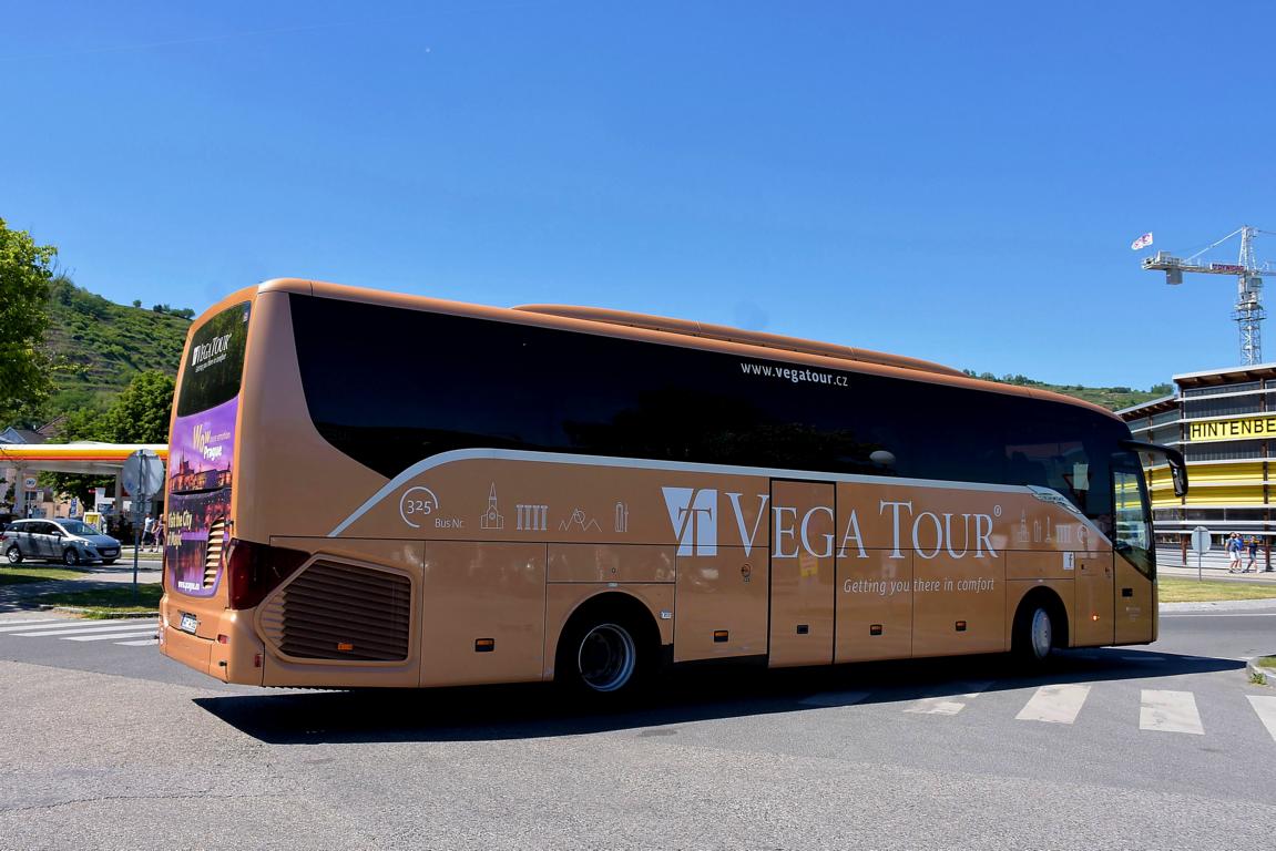 Setra 515 HD von Vega Tour aus der CZ.