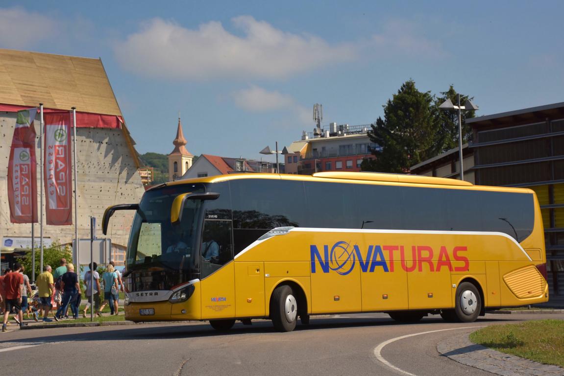 Setra 515 HD von VILNEDA Reisen aus LT im Mai 2018 in Krems.