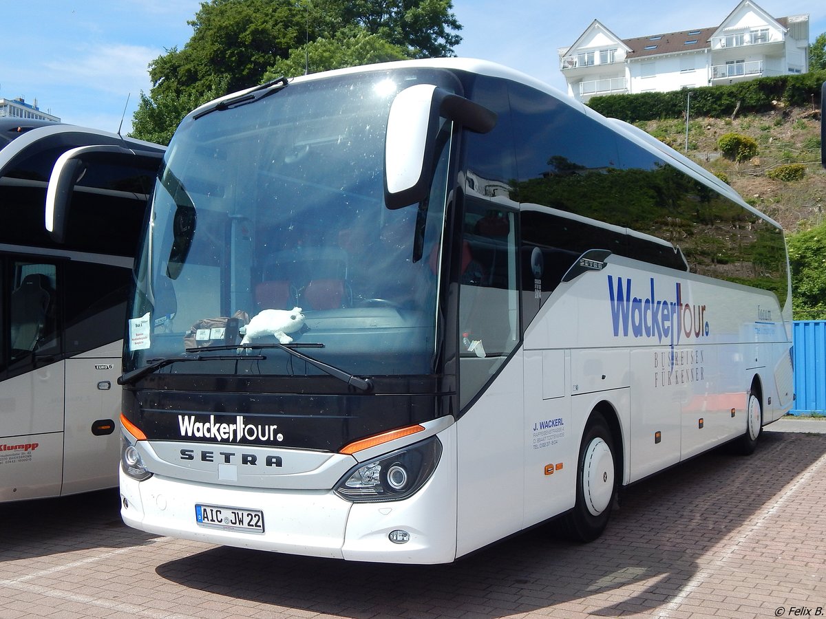 Setra 515 HD von Wackerl Tour aus Deutschland im Stadthafen Sassnitz.