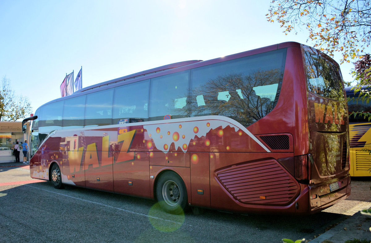 Setra 515 HD von WALZ Reisen aus der BRD in Krems.