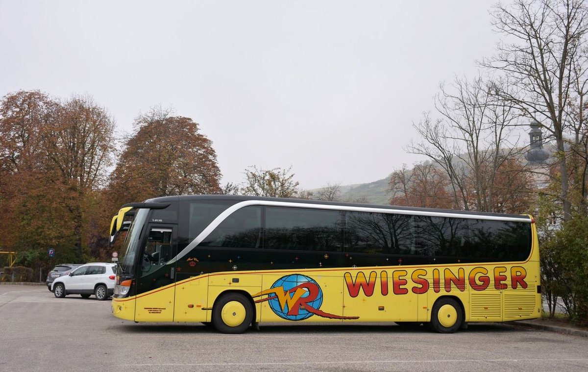 Setra 515 HD von WIESINGER Reisen aus Obersterreich 2017 in Krems gesehen.