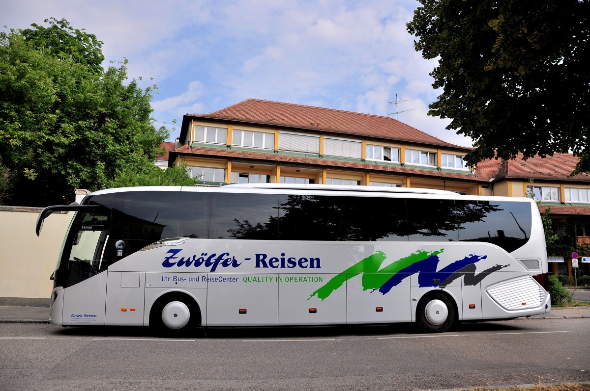 Setra 515 HD von Zwlfer Reisen aus Niedersterreich am 27.7.2014 in Krems.