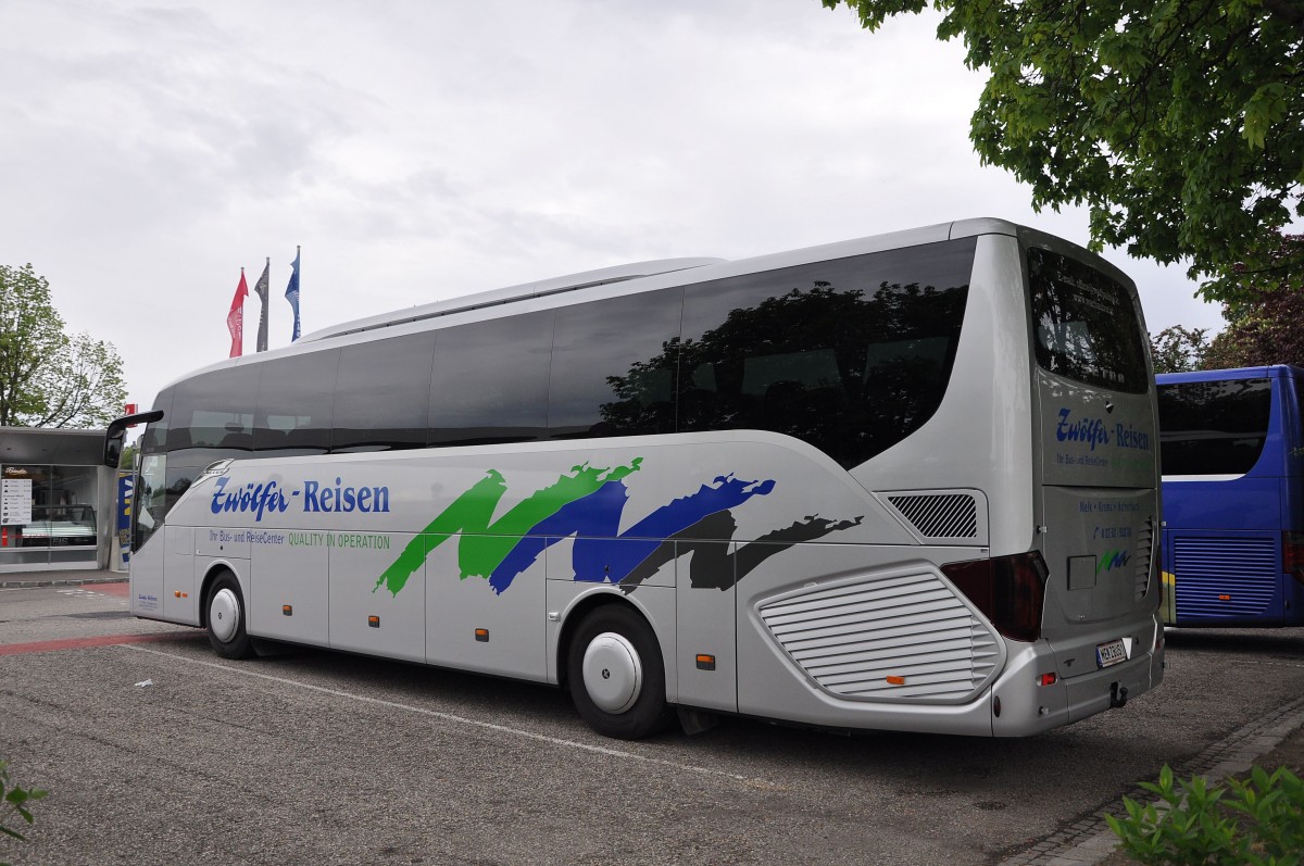 Setra 515 HD von Zwlfer Reisen aus sterreich am 4.5.2015 in Krems.