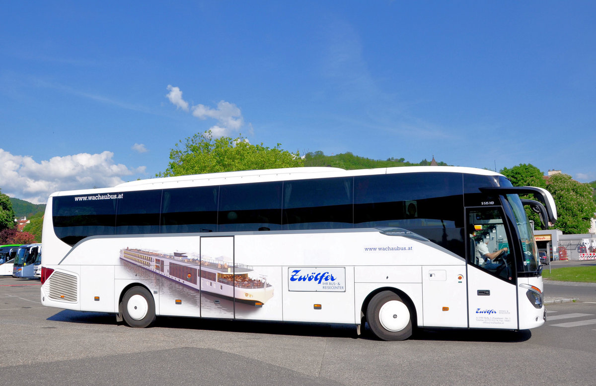 Setra 515 HD von Zwlfer Reisen aus sterreich in Krems gesehen.