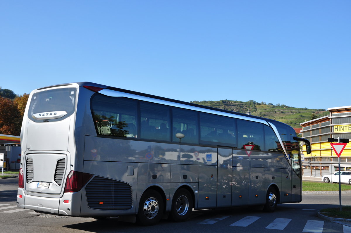 Setra 515 HDH von der Evobus G.m.b.H aus der BRD in Krems gesehen.