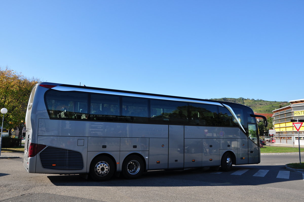 Setra 515 HDH von der Evobus G.m.b.H aus der BRD in Krems gesehen.