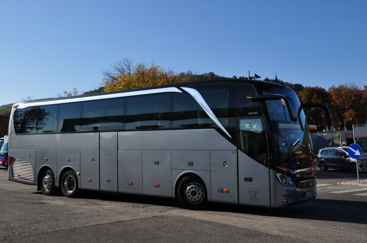 Setra 515 HDH von der Evobus G.m.b.H aus der BRD in Krems gesehen.