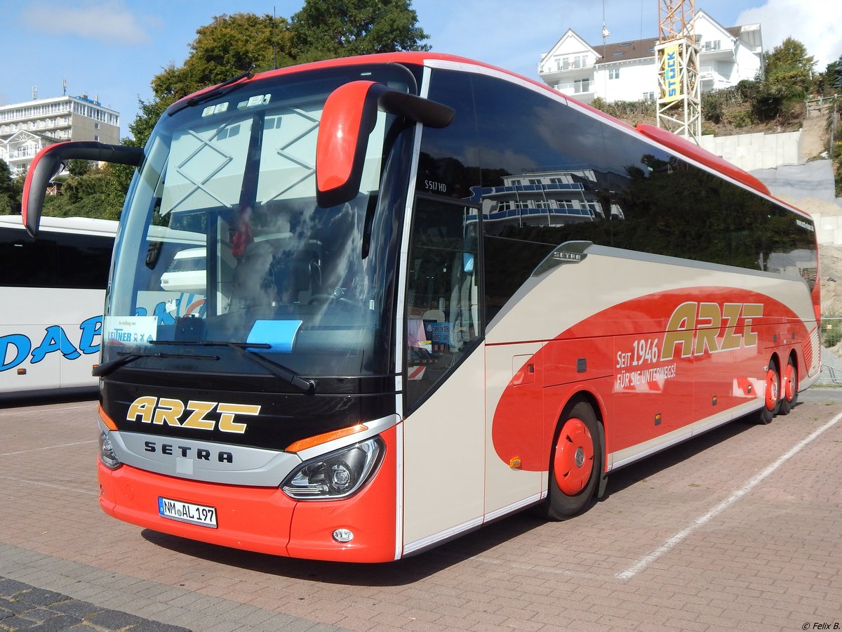 Setra 516 HD von Arzt aus Deutschland im Stadthafen Sassnitz. 