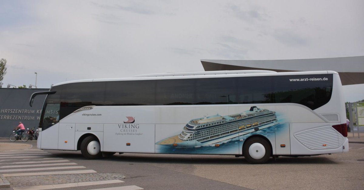 Setra 516 HD von Arzt Reisen aus der BRD 2018 in Krems.