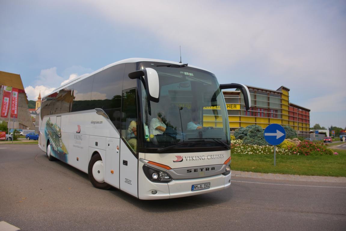 Setra 516 HD von Arzt Reisen aus der BRD 2018 in Krems.