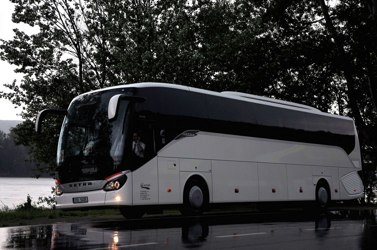 Setra 516 HD aus der CZ am 17.Juli 2014 in Krems gesehen.