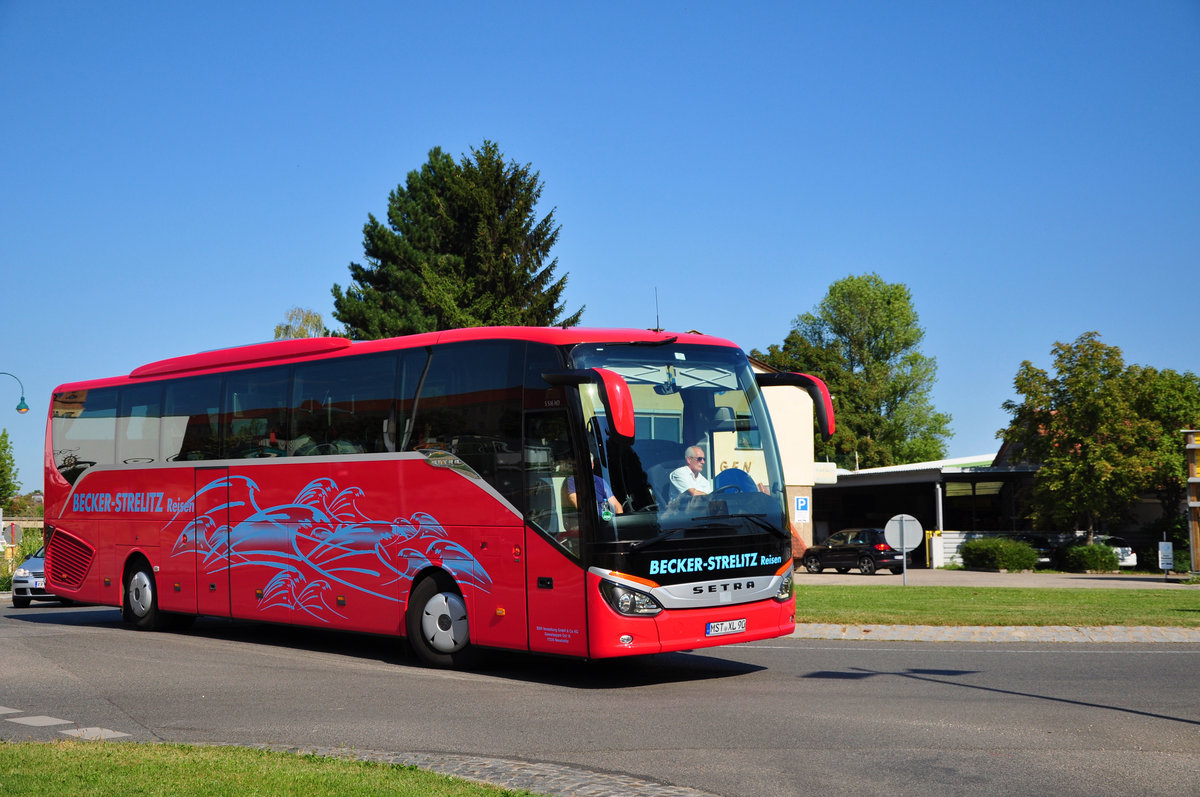 Setra 516 HD von Becker-Strelitz Reisen aus der BRD in Krems gesehen.