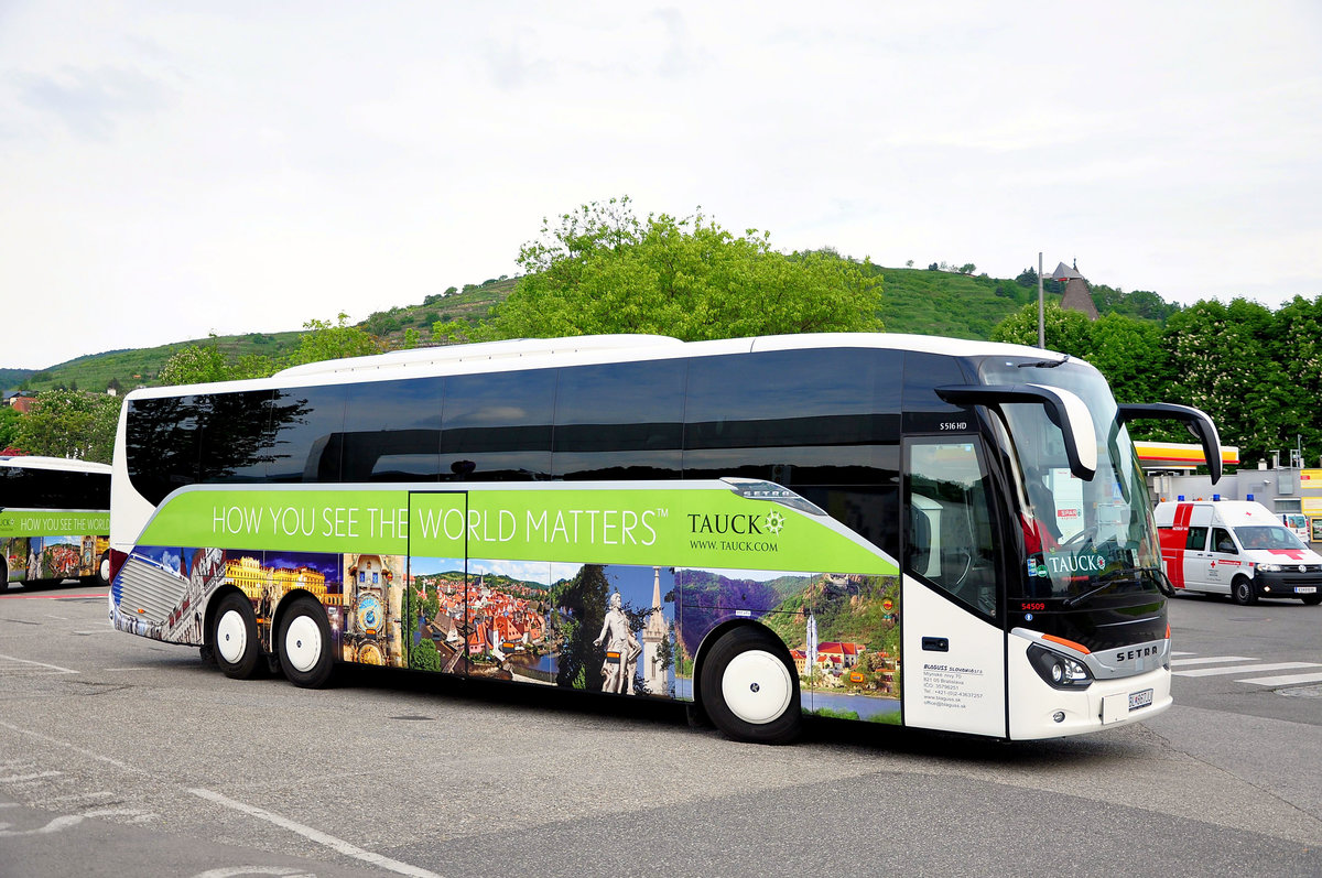 Setra 516 HD von Blaguss.sk in Krems gesehen.