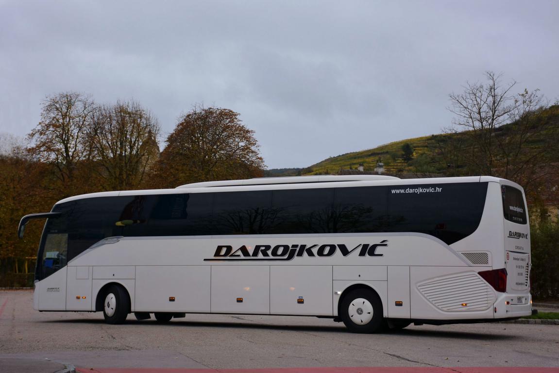 Setra 516 HD von Darojkovic Reisen aus HR im Okt.2017 in Krems.