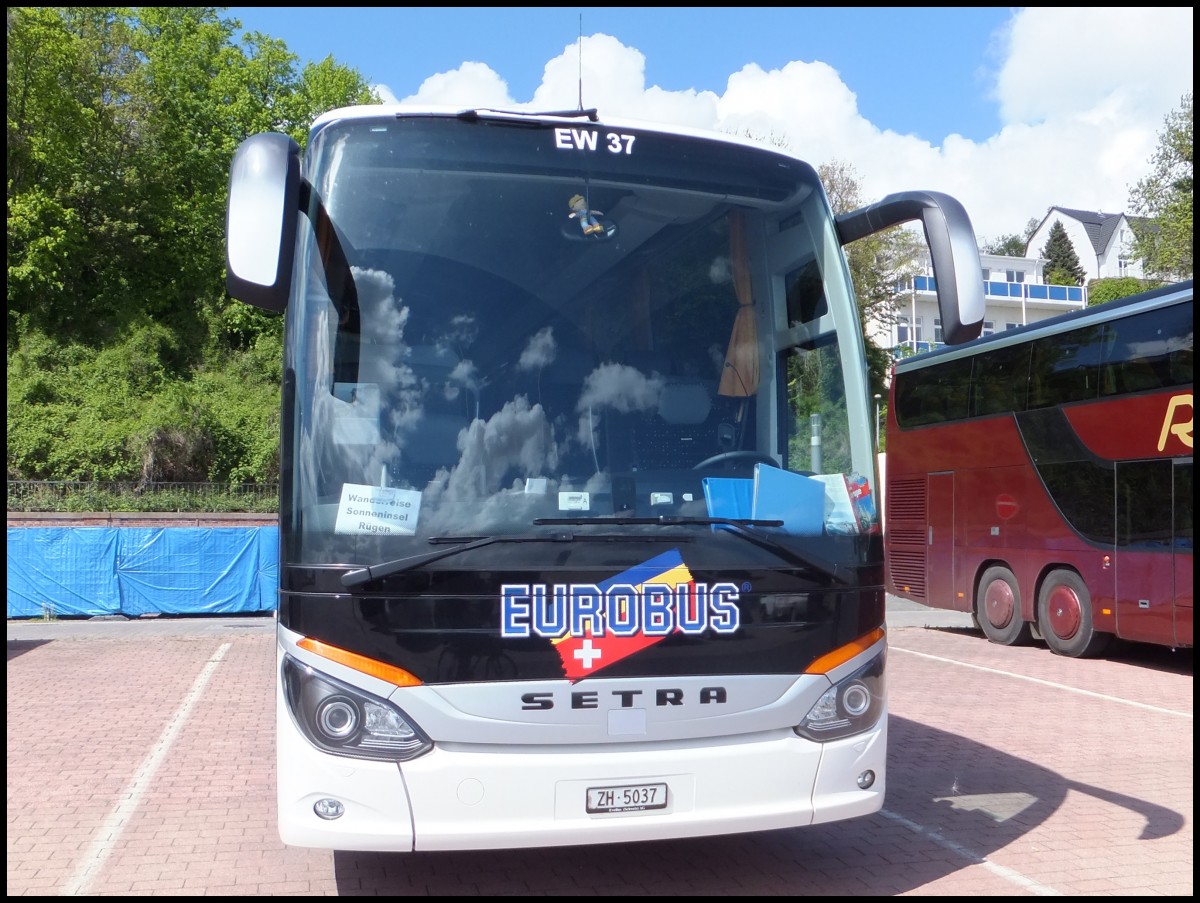 Setra 516 HD von Eurobus aus der Schweiz im Stadthafen Sassnitz.