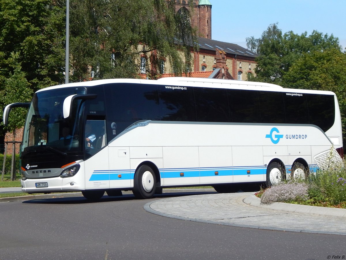 Setra 516 HD von Gumdrop Bus aus Tschechien in Stralsund.