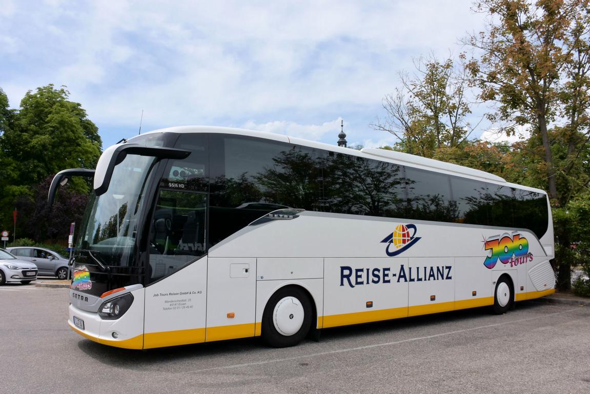 Setra 516 HD von Job Tours aus der BRD 06/2017 in Krems.