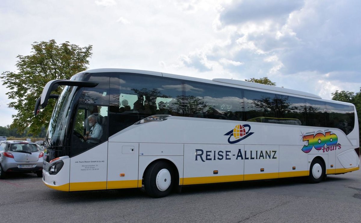 Setra 516 HD von Job Tours aus der BRD 06/2017 in Krems.