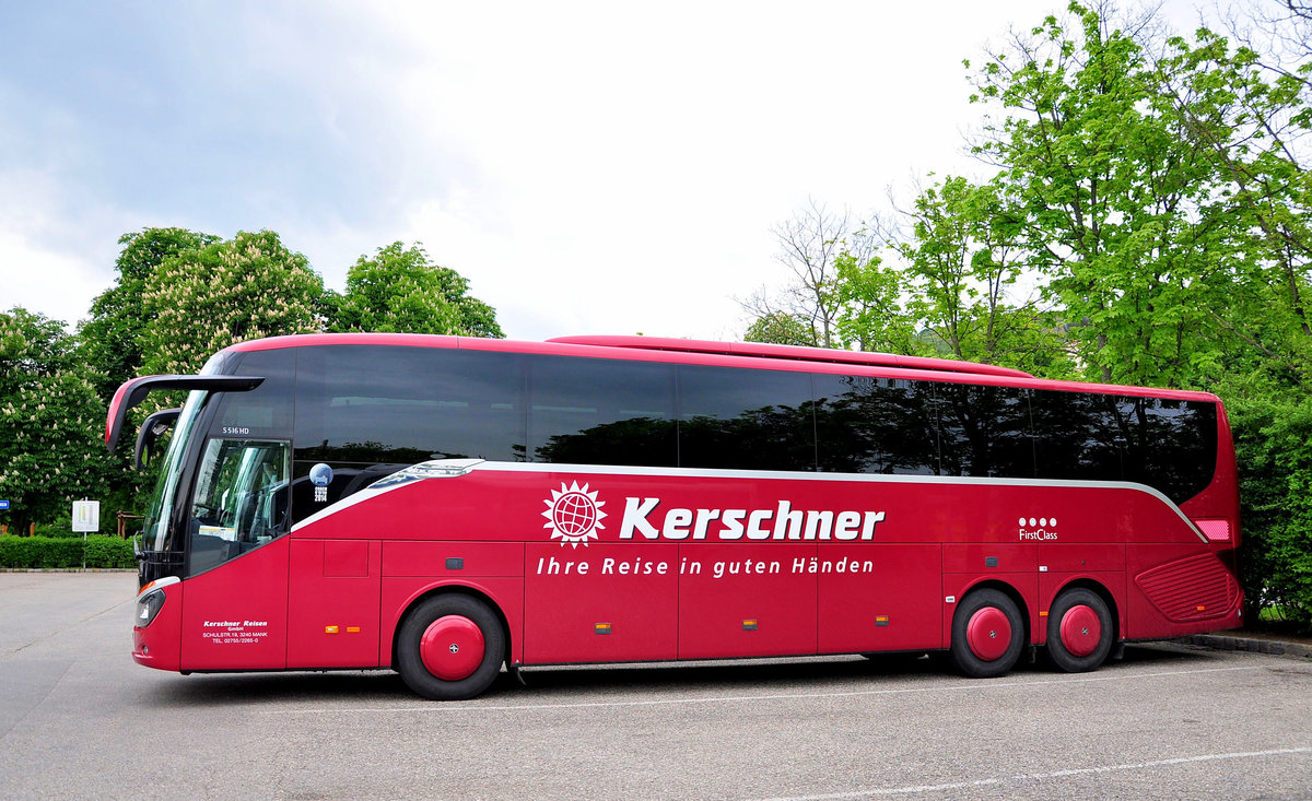 Setra 516 HD von Kerschner Reisen aus N.. in Krems.