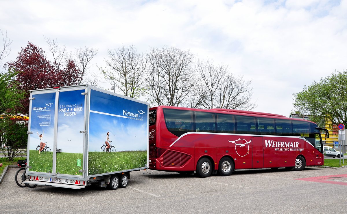 Setra 516 HD mit Radanhnger von Weiermair Reisen aus sterreich in Krems.