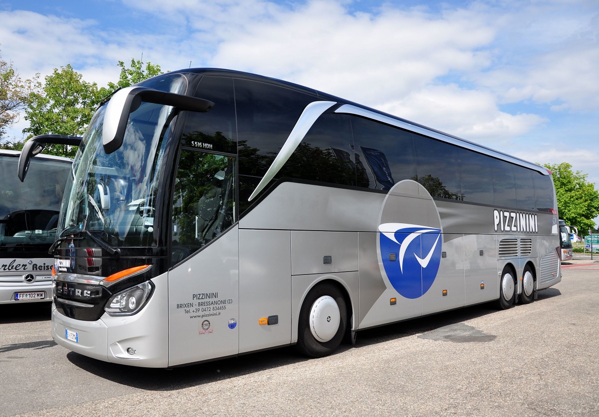 Setra 516 HD von Pizzinini aus Italien im Juni 2015 in Krems.