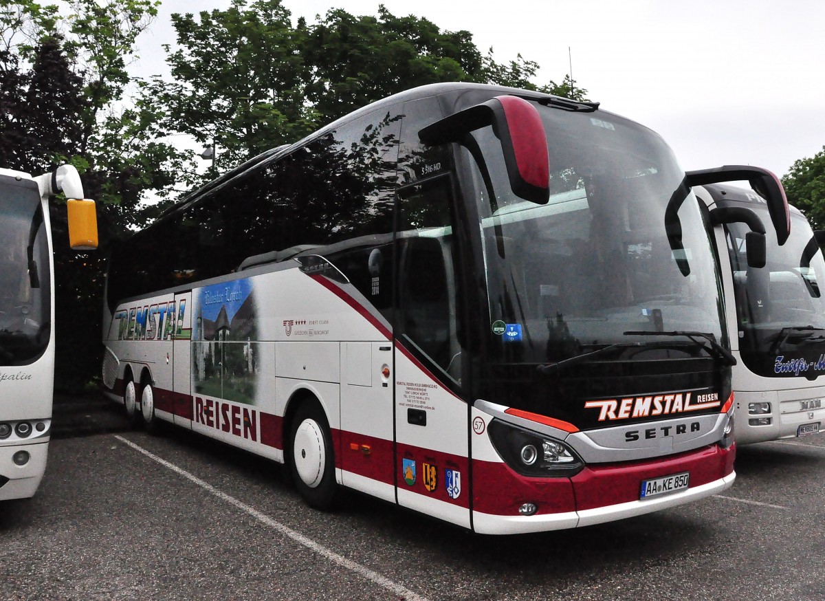 Setra 516 HD von Remstal Reisen aus der BRD im Mai 2015 in Krems gesehen.