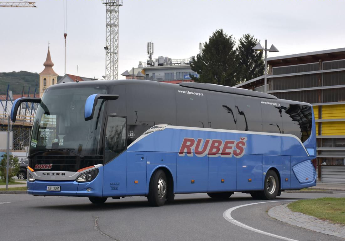 Setra 516 HD von Rubes Reisen aus der CZ 2017 in Krems.