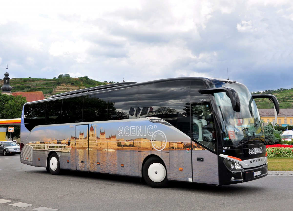 Setra 516 HD von Scenic aus der SK in Krems unterwegs.