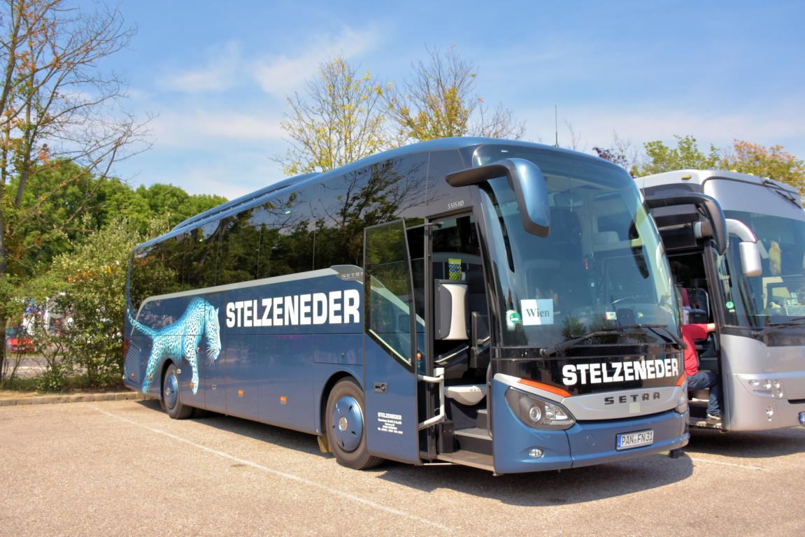 Setra 516 HD von Stelzeneder Reisen aus der BRD 2018 in Krems.