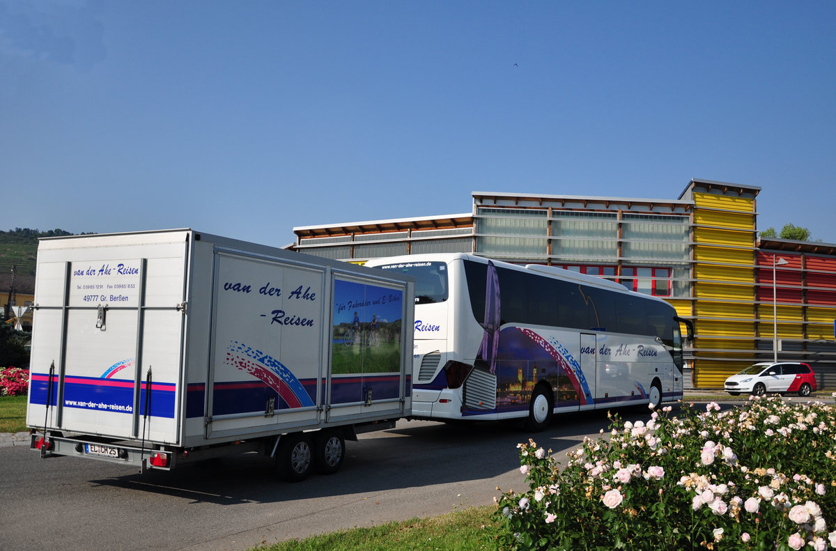 Setra 516 HD von van der Ahe Reisen aus der BRD in Krems.