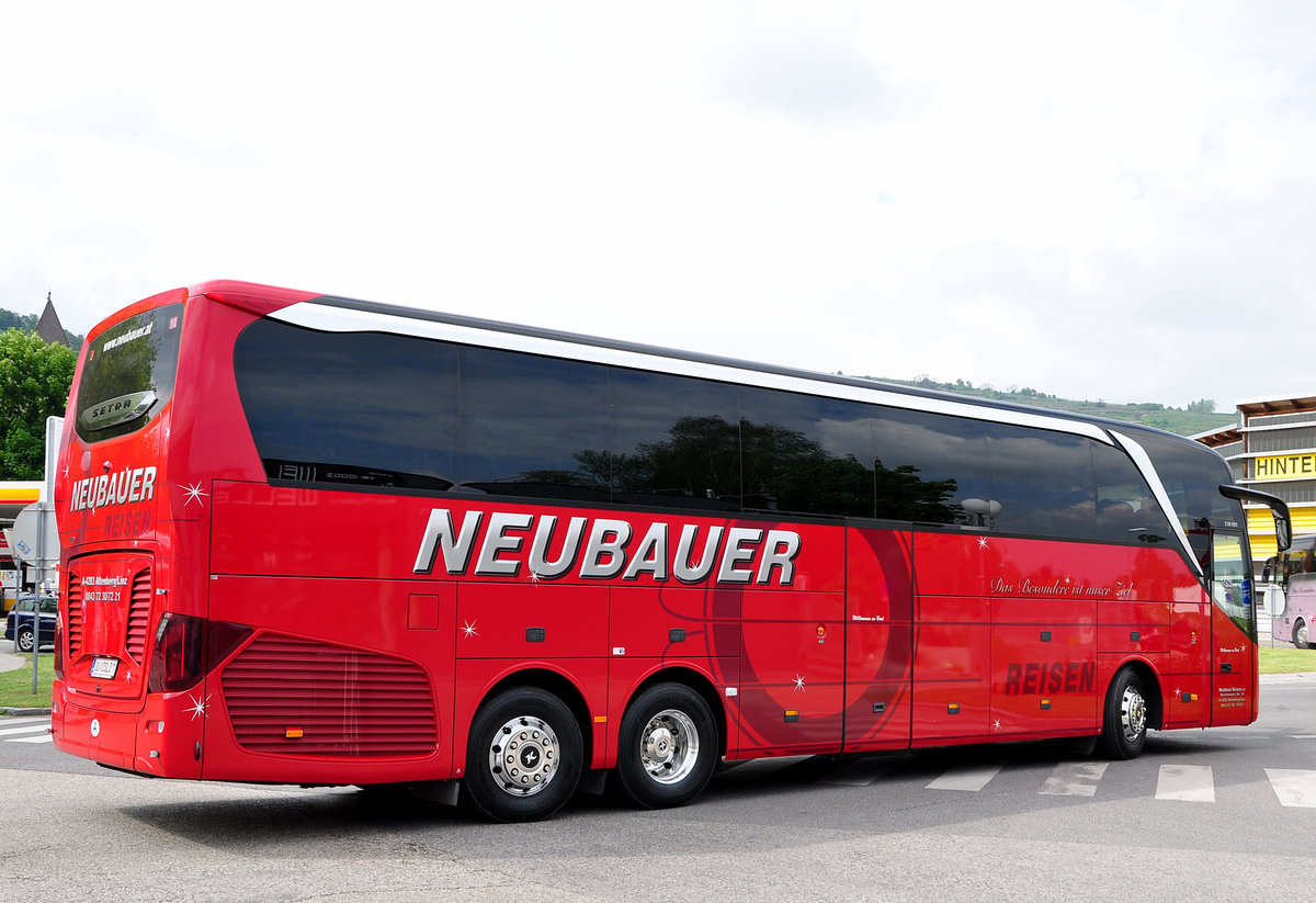 Setra 516 HDH von Neubauer Reisen aus sterreich in Krems gesehen.