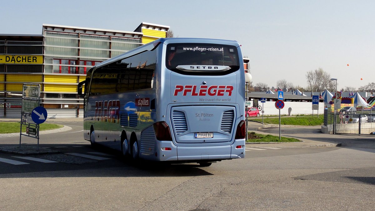 Setra 516 HDH von Pfleger Reisen aus Niedersterreich in Krems an der Donau gesehen.