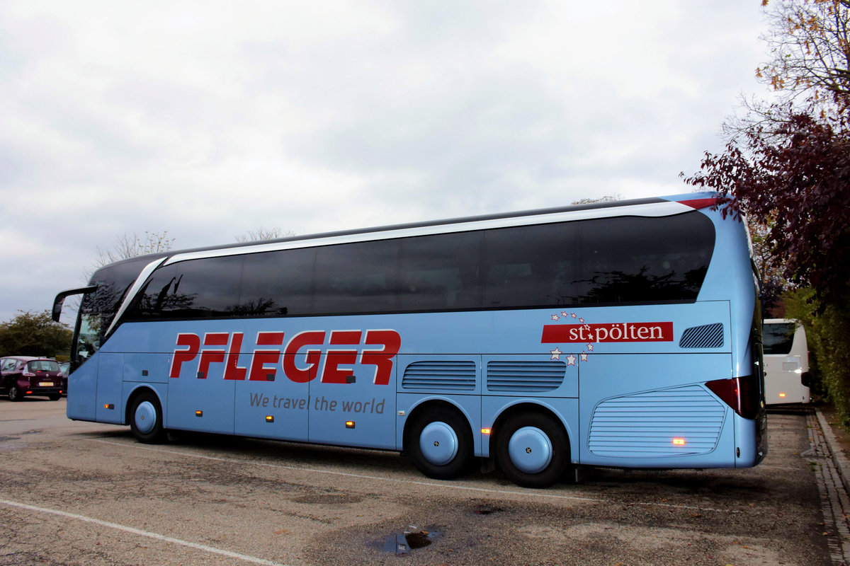 Setra 516 HDH von Pfleger Reisen aus sterreich in Krems.