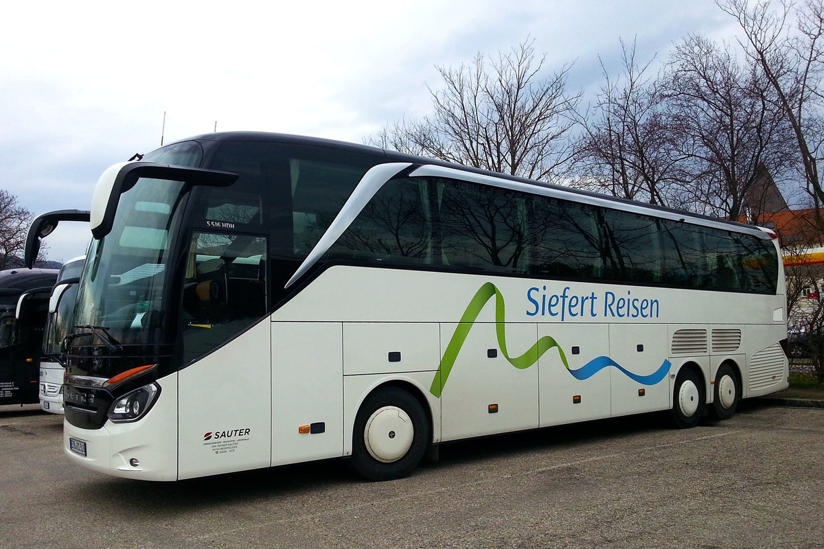 Setra 516 HDH von SAUTER Reisen aus der BRD 03/2018 in Krems.