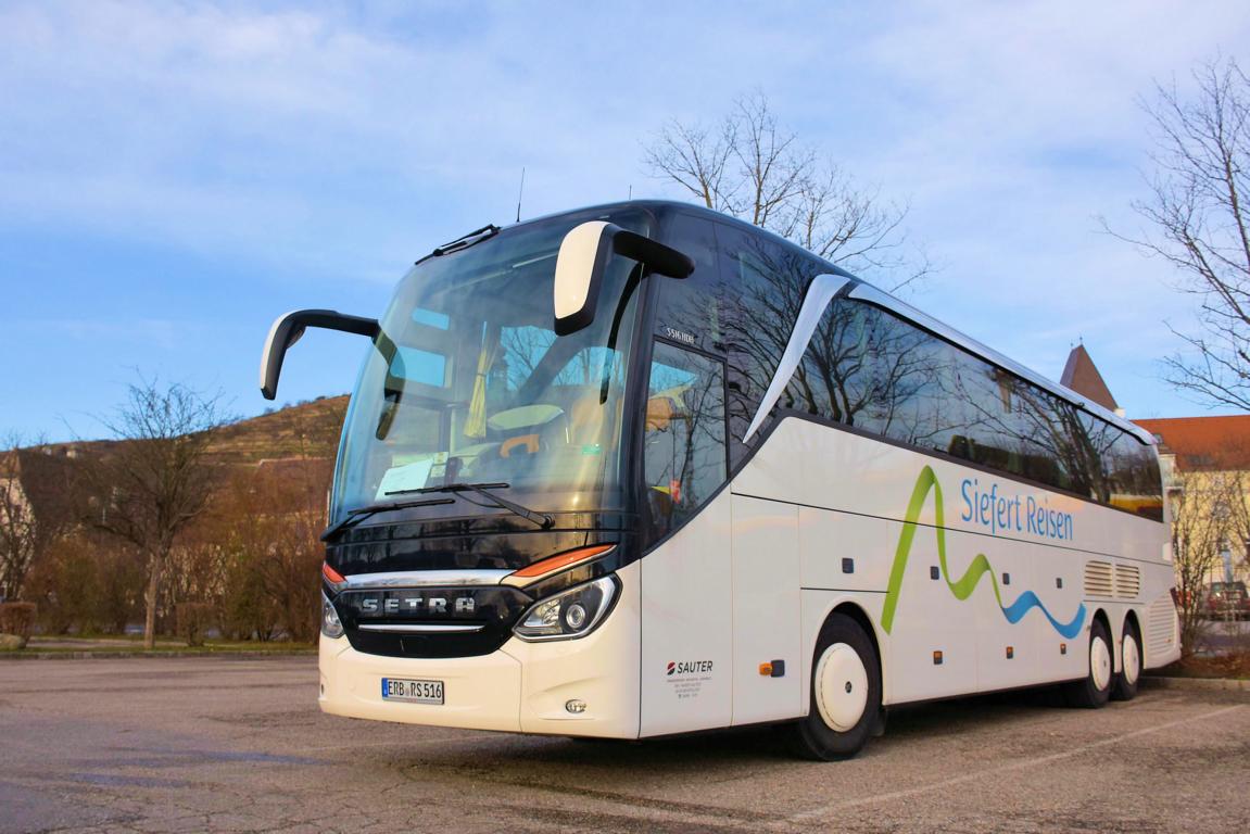 Setra 516 HDH von Siefert Reisen aus der BRD im Dez. 2017 in Krems.