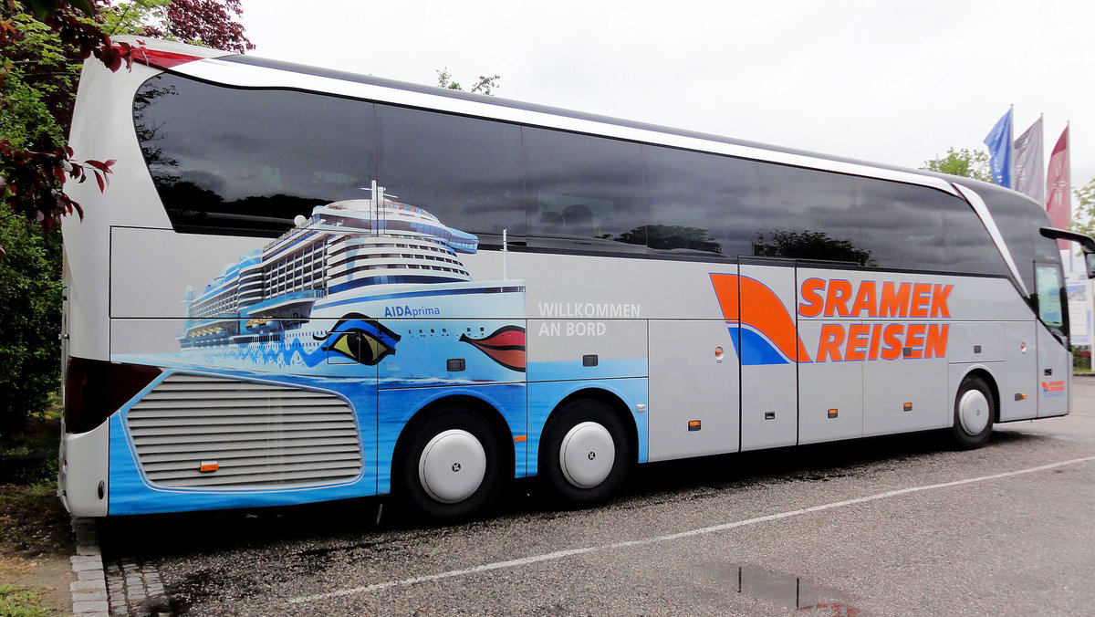 Setra 516 HDH von Sramek Reisen aus Wien in Krems.