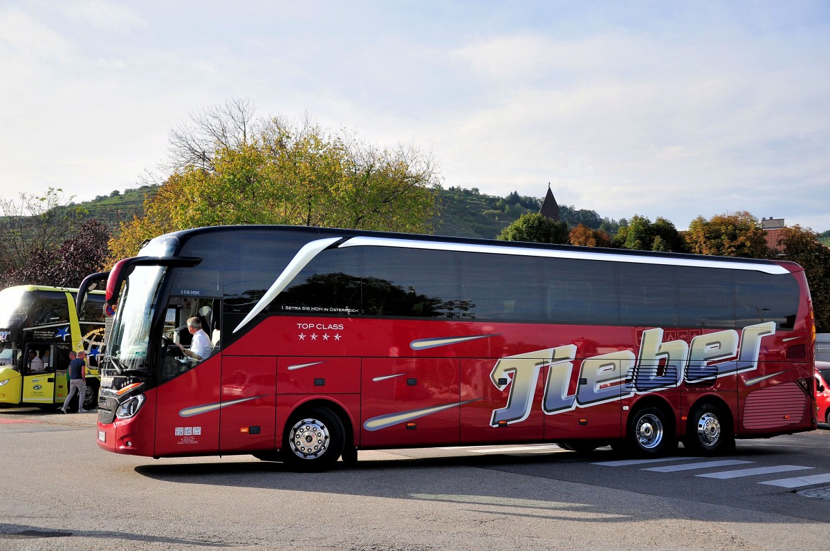 Setra 516 HDH von Tieber Reisen aus der Steiermark/Österreich am 20.9.2014 in Krems.