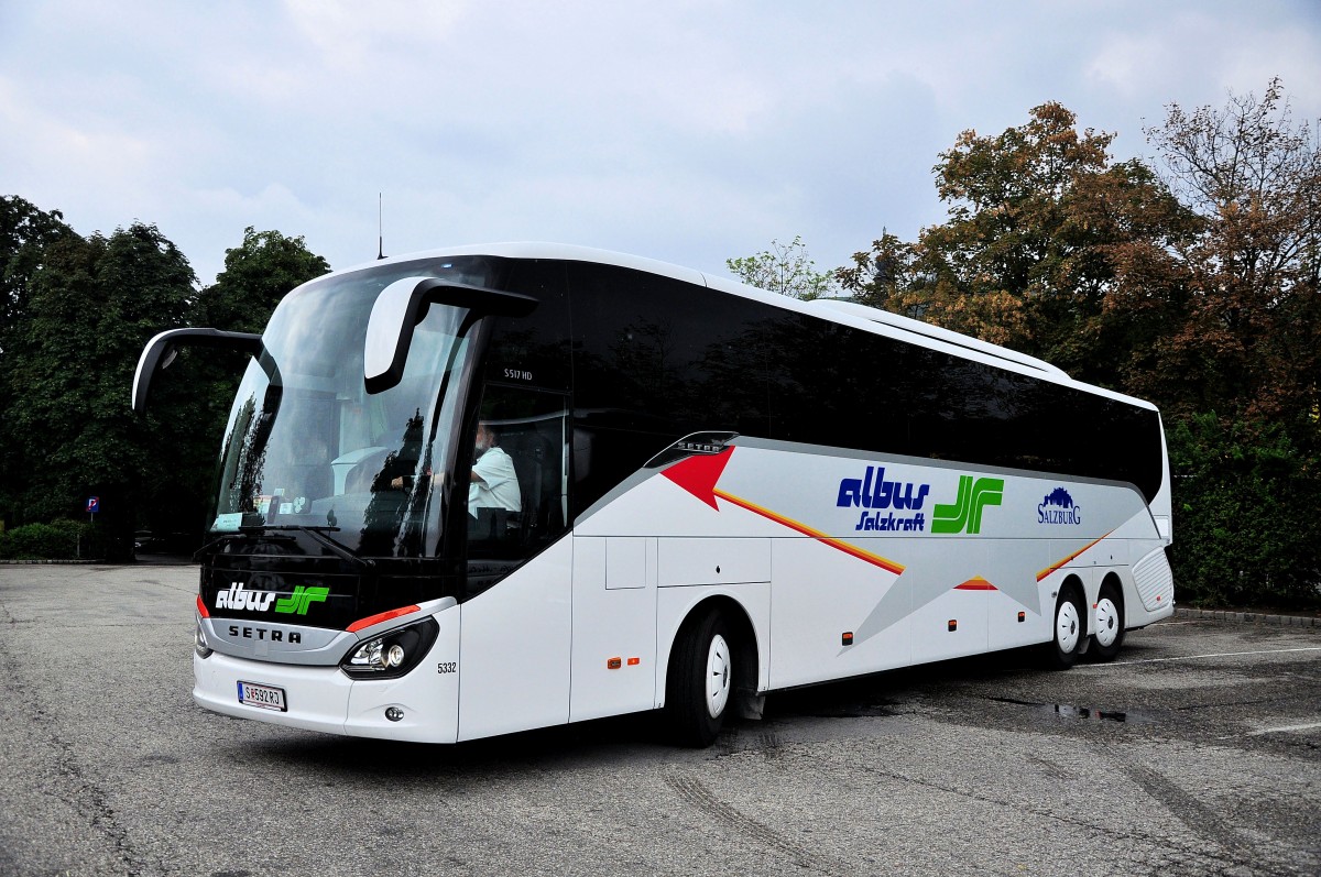 SETRA 517 HD von ALBUS/SALZKRAFT aus sterreich im August 2013 in  Krems gesehen.