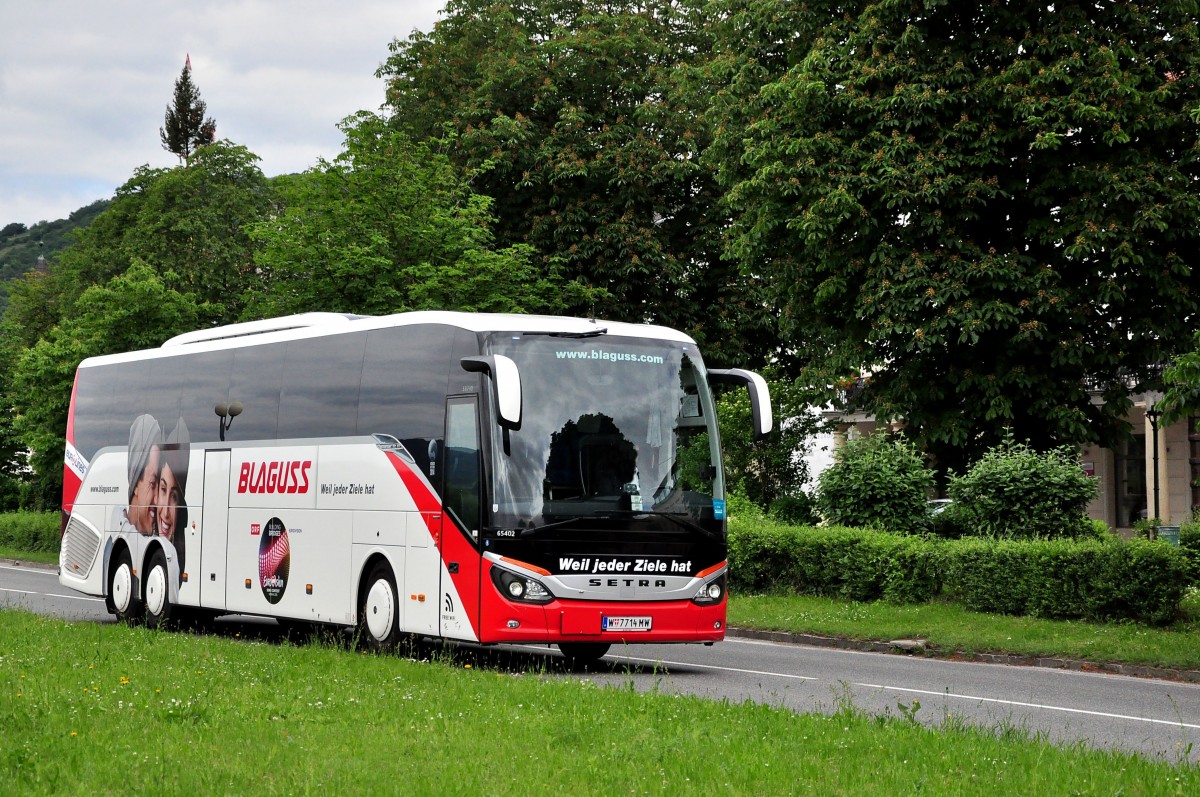 Setra 517 HD von Blaguss Reisen aus sterreich im Mai 2015 in Krems unterwegs.