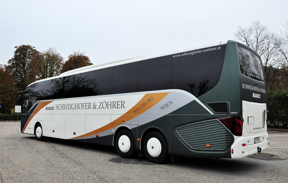 Setra 517 HD von Blaguss Reisen (ex Schweighofer & Zhrer) aus Salzburg in Krems gesehen.